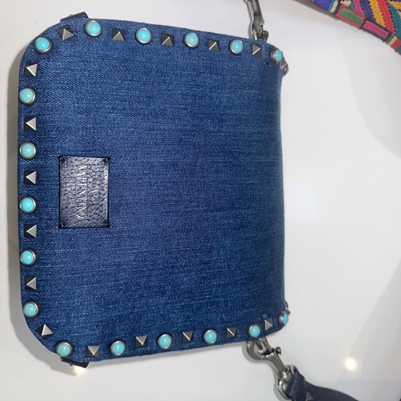 Valentino Garavani Rockstud Rolling Small Denim Guitar-Strap Cross Body Bag - Picture 3 of 4